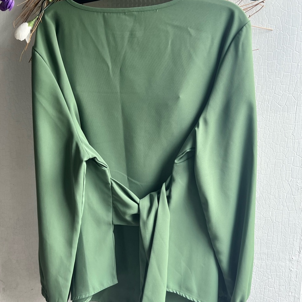 Shein blouse 🌸🌸🌸🌸Weekend Deal 🌸🌸🌸🌸 1/2 off - Picture 2 of 4